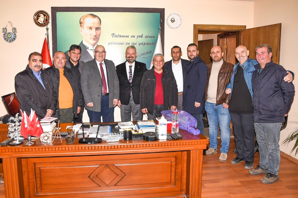 2022/02/1643718640_menemen_Soforler_ve_otomobilciler_odasi_baskani_hilmi_kurtoglu-nu_ziyaret_ettik_-1.jpg