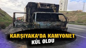 Karşıyaka'da seyir halindeki kamyonet yandı.