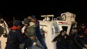 İzmir Çeşme'de 54 kaçak Göçmen Yakalandı