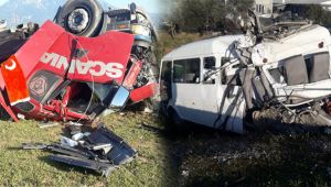 Yolcu Almak için duran Minibüs'ü Tır Biçti : 1'i ağır 3 Kişi Yaralı