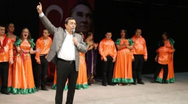 Konak'ta Halk Oyunları Büyük İlgi Topladı