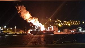 Petkim Limanın'da patlama; Panama Bandıralı gemi Alev Alev Yanıyor