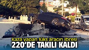 Çeşme'deki kazada lüks aracın ibresi 220'de kilitli kaldı