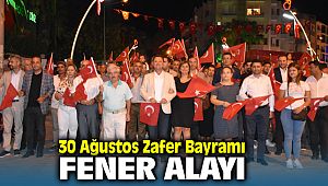 Menemen'de 30 Ağustos Zafer Bayramında düzenlenen Fener Alayına Yüzlerce kişi Katıldı