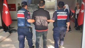 Jandarma İzmir'in 5 İlçe'sin de toplam 299 göçmen yakalandı