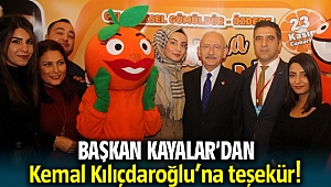 Kılıçdaroğlu Menderes standını ziyaret etti, mandalina yedi
