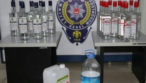 Foça'da yılbaşı öncesi bin 229 şişe kaçak içki ele geçirdi