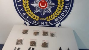 Foça'da Polisin durdurduğu araçtan uyuşturucu çıktı