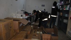 İzmir'de kaçak ürün depolara baskın