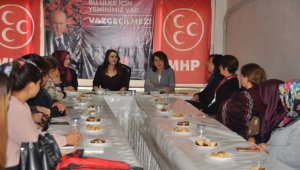 MHP'li kadınlardan kadına dair sunum