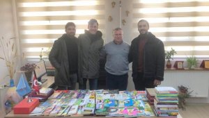 Mühendis adaylarından Gerenköy Ortaokuluna kitap bağışı