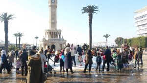 Kar yağmayan İzmir'e kamyonlarla kar getirdiler