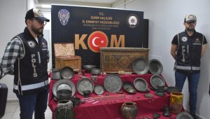 İzmir'de piyasa değeri 15 milyon lira olan 506 parça tarihi eser ele geçirildi