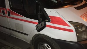 Tire'de Ambulansın aynasını kırıp kaçtılar