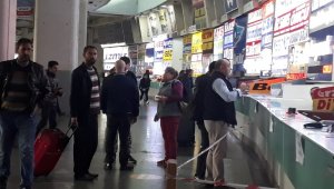 İzmir Otogarı'nda son gün yoğunluğu
