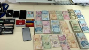 İzmir'de FETÖ'nün hücre evlerine operasyon: 74 gözaltı