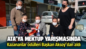 Ata'ya mektup yarışmasında kazananlar ödüllerini Başkan Aksoy'dan aldı