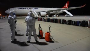 Burkina Faso'dan getirilen 122 Türk vatandaşı İzmir'de karantinaya alındı