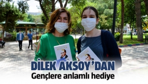 Dilek Aksoy'dan gençlere anlamlı hediye