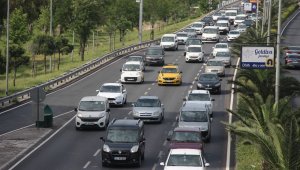 Yasak bitti İzmir'de trafik yoğunluğu başladı