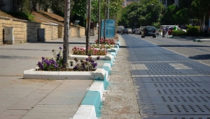 Bergama’da Kaldırımlar Turkuaz Beyaz