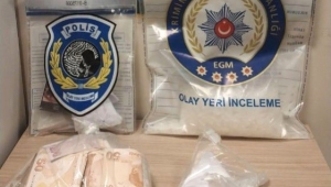 Buca'da polisin durdurduğu araçtan uyuşturucu çıktı