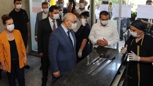 İzmir Valisi Yavuz Selim Köşger koronavirüs denetiminde