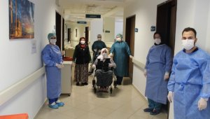110 yaşında korona virüsü yenen Hamide Nine alkışlarla taburcu edildi