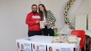 18 yaşındaki genç yazar okurlarıyla buluştu