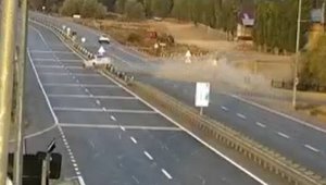 3 kişinin yaralandığı feci kaza güvenlik kamerasında