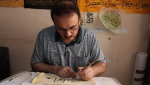 40 yıllık hattat Irak Türkmeni Al Zamo sanatını yaşatmak için destek bekliyor