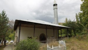 400 yıllık tarihi Tahtalı Cami görenleri etkiliyor