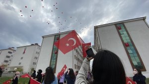 97 öğrenci Cumhuriyetin 97. yılında 97 balonu gökyüzü ile buluşturdu