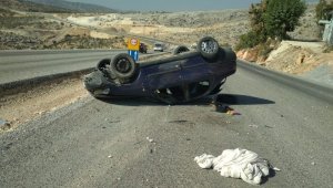Adıyaman Besni'de otomobil takla attı: 3 yaralı