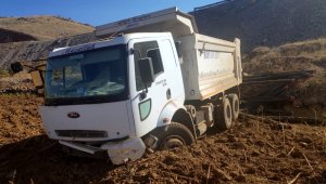 Adıyaman'da Traktörü sollamak isterken tarlaya uçtu