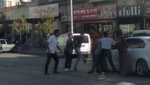 Ailelerin kavgası kameralara yansıdı