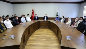 AK gençlikten belediyenin kampanyasına tablet desteği