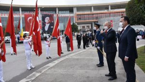Akhisarlı kadınlar zeybek oynayarak Cumhuriyet'i kutladı