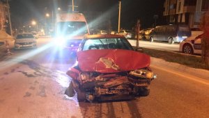 Alkollü sürücü park halindeki otomobile çarptı: 1 yaralı
