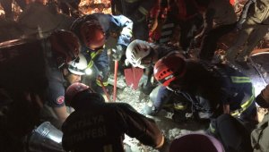 Antalya Büyükşehir Belediyesi, deprem bölgesinde yaraları sarıyor