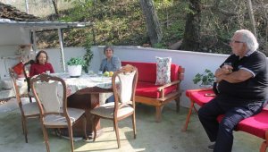 Asırlık baba ocaklarını restore ettirip, yaz tatillerini geçiriyorlar