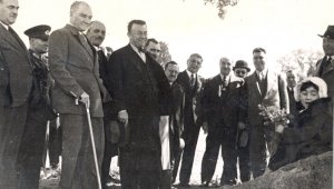 Atatürk'ün bilinmeyen fotoğrafları Küçükçekmece'de sergileniyor