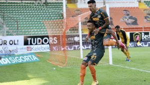 Aytemiz Alanyaspor liderliği bırakmadı