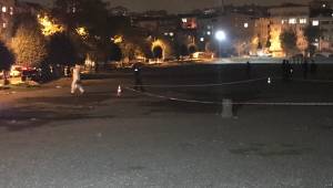 Bağcılar'da bir kişi açık alanda başından vurulmuş şekilde bulundu