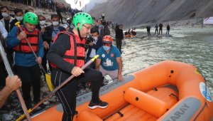 Bakan Kasapoğlu, Zap Nehri'nde rafting yaptı