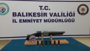 Balıkesir'de polis 17 silah ele geçirdi