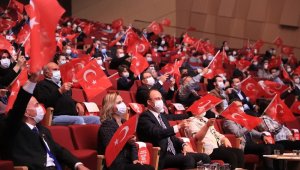 Başkan Örki, Cumhuriyet için söyledi, personeli sahnede bağımsızlığı anlattı