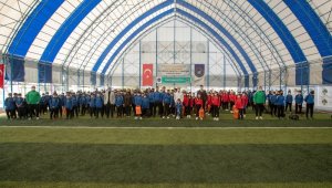 Başkan Vekili Aslan'dan öğrencilere spor malzemesi desteği