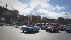 Başkent'te klasik otomobillerden