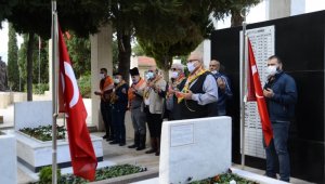 Bayramı şehitlikte kutladılar